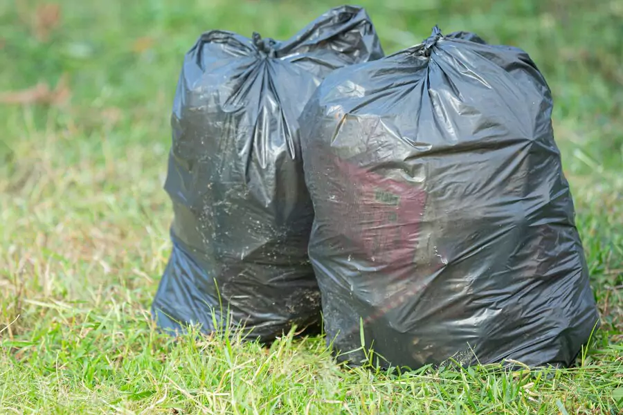 Plastic trash bag